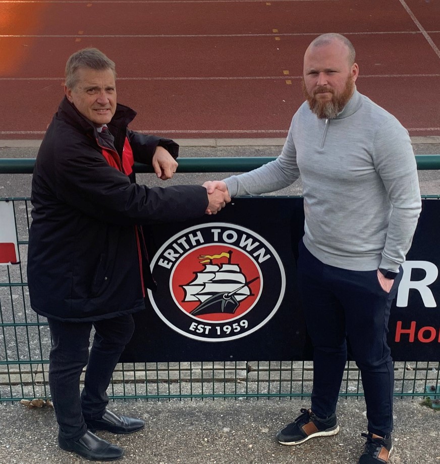 Vice Chairman Steve Holley with Dockers Manager, Adam Woodward